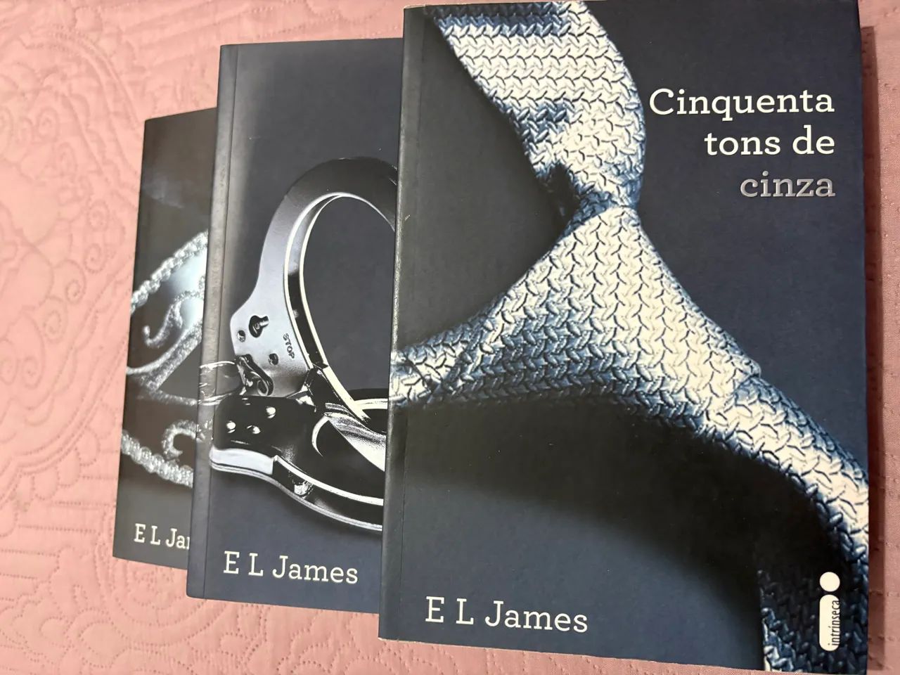Cinquenta tons de cinza (trilogia 