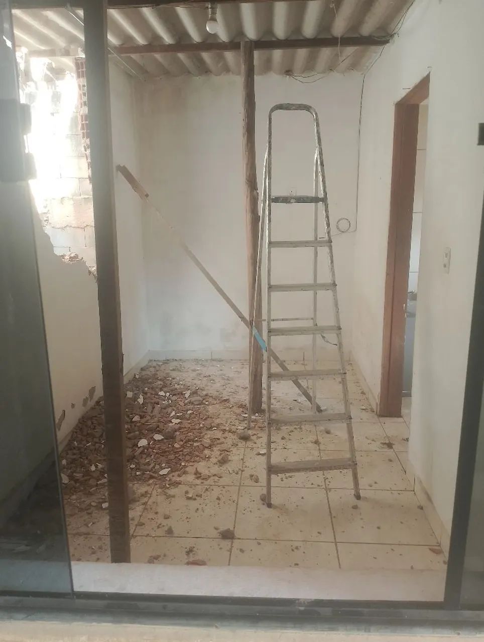 Vendesse lote já com uma casa  - Foto 5