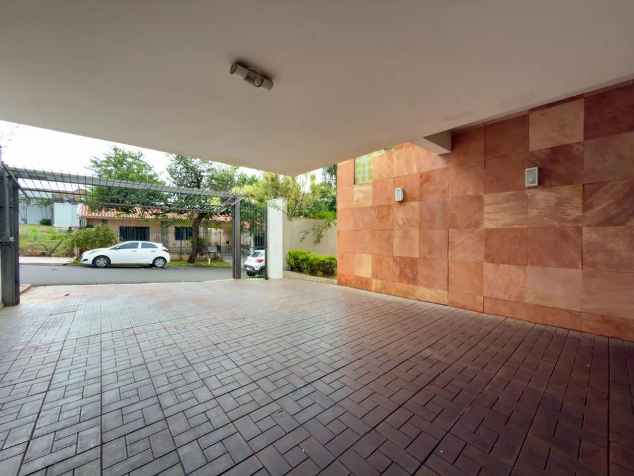 Casa à venda em Maringá, Jardim Imperial II, com 4 quartos, com 249.58 m² - Foto 2