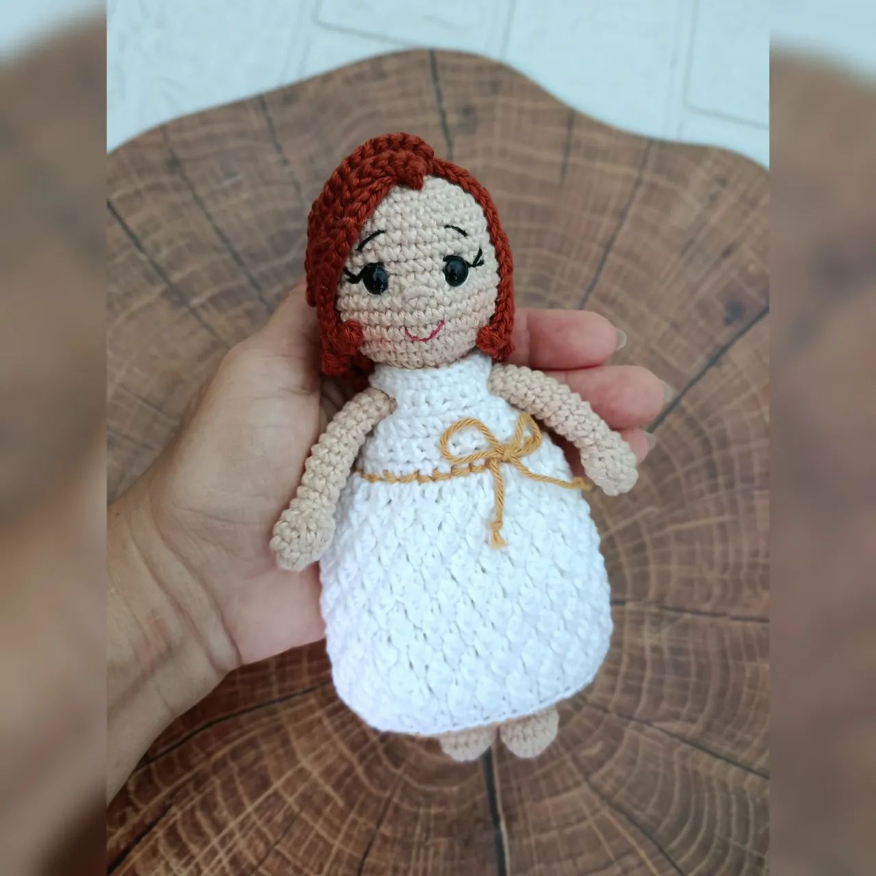 Bonequinha de crochê
