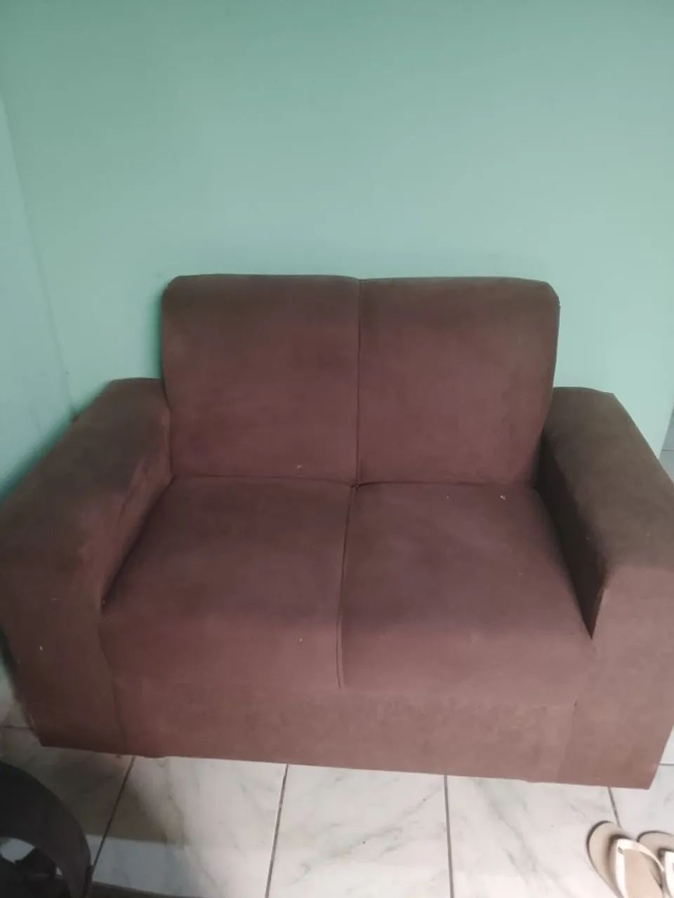 Sofá 2 lugares e banco acochoado com espuma e couro.250 cada  