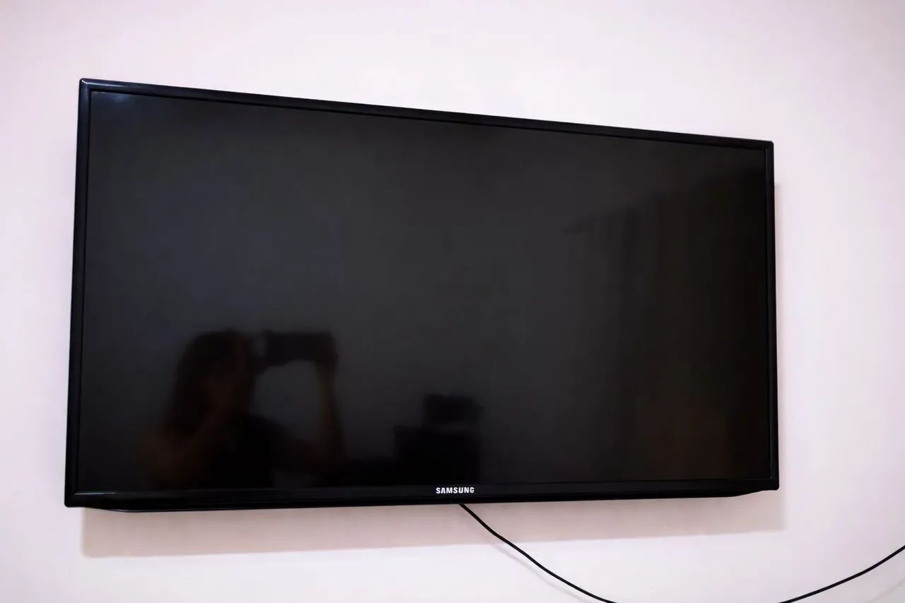 TV Samsung - Ótimo Estado - R$ 550