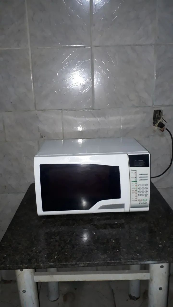 Microondas Panasonic 28 litros funcionando perfeitamente. 