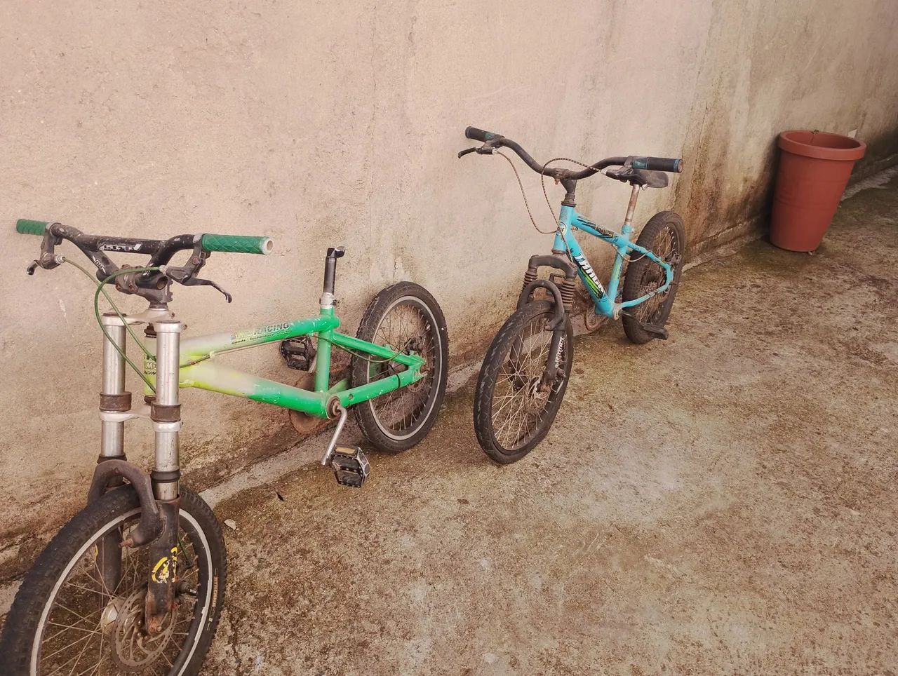 Vendo duas bicicletas aro 20  - Foto 2