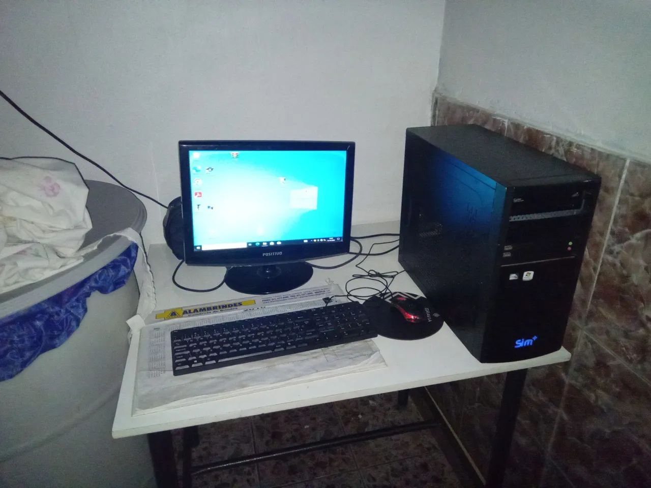 Computador da positivo  com mesa incluso 