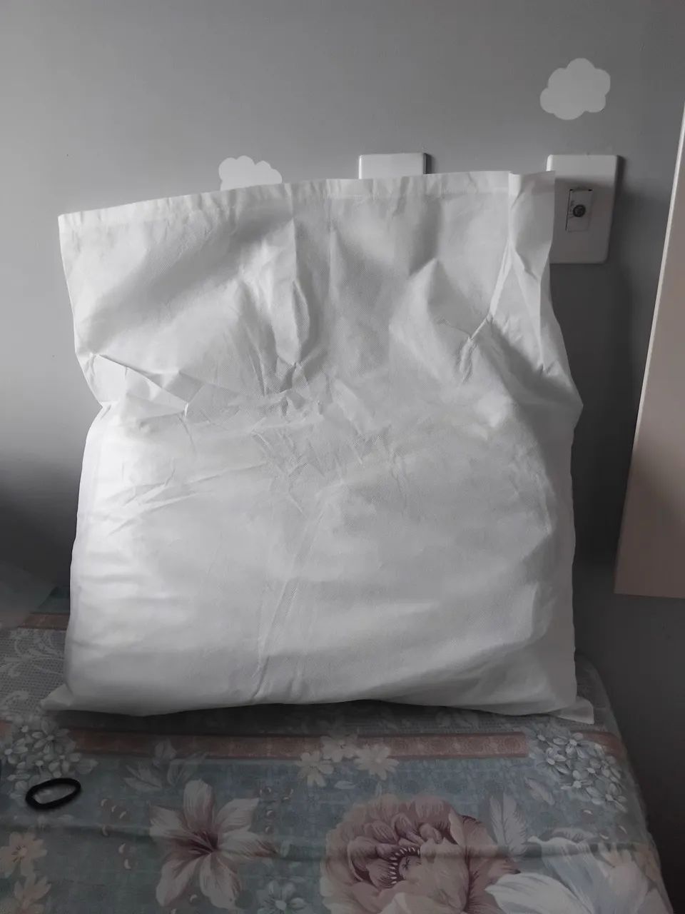 KIT BERÇO AMERICANO BORDADO COM TRÊS LATERAIS E EDREDON ACOCHEADO E BORDADO. - Foto 4