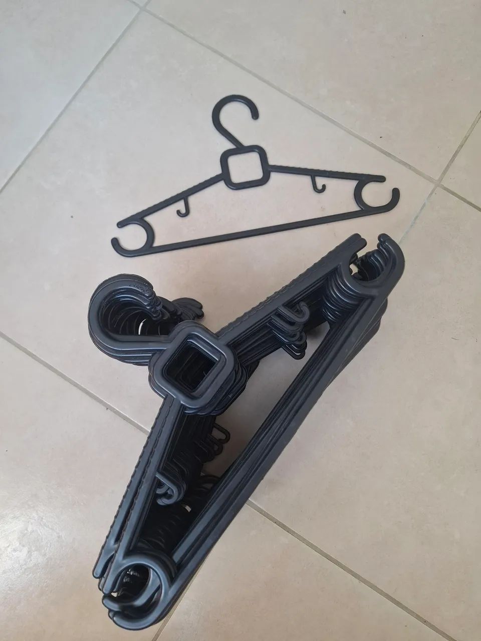 Cabides de plástico (38)