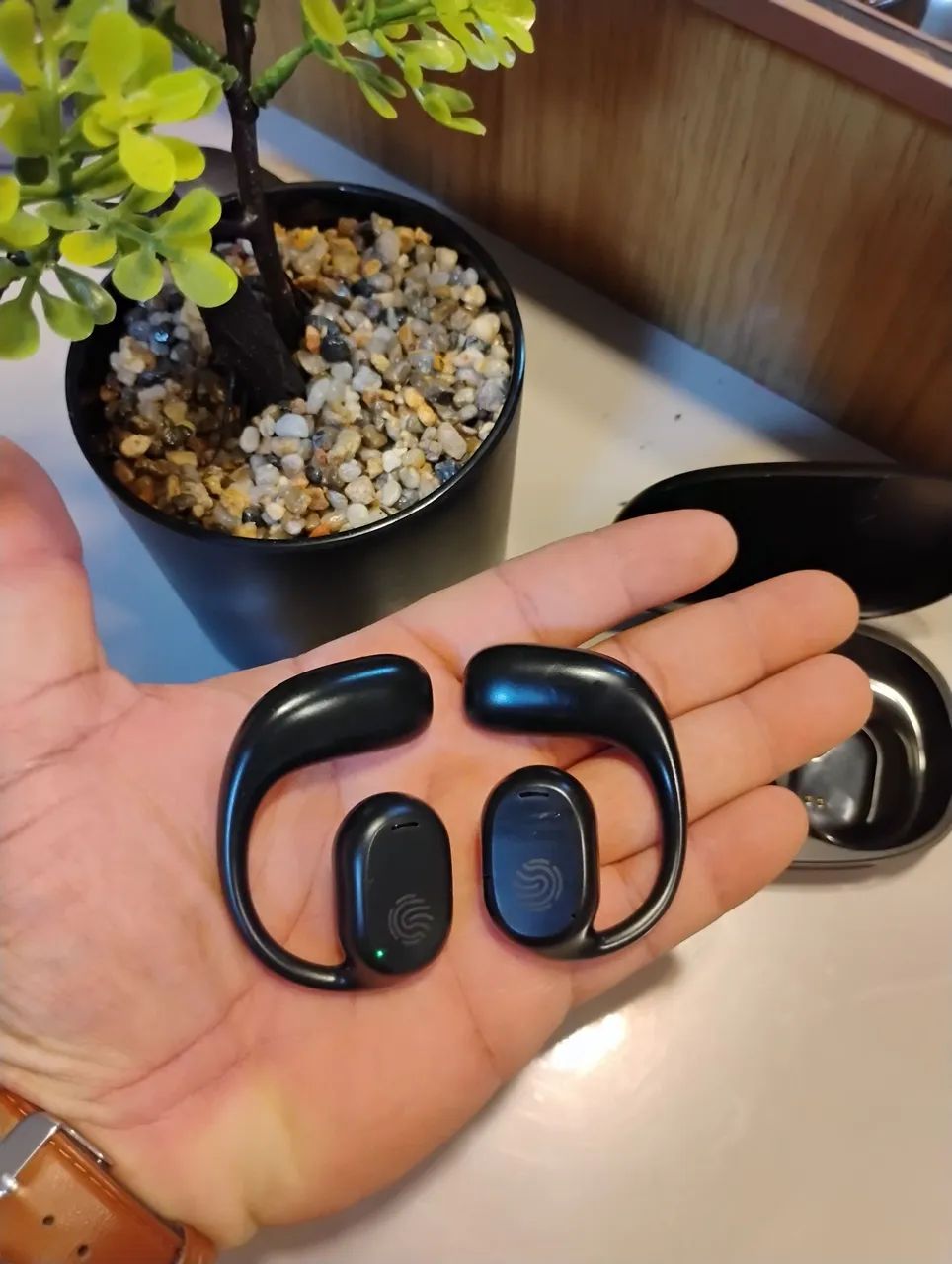Ótimo Fone de ouvido bluetooth com leitor touch para execução de comandos. - Foto 3