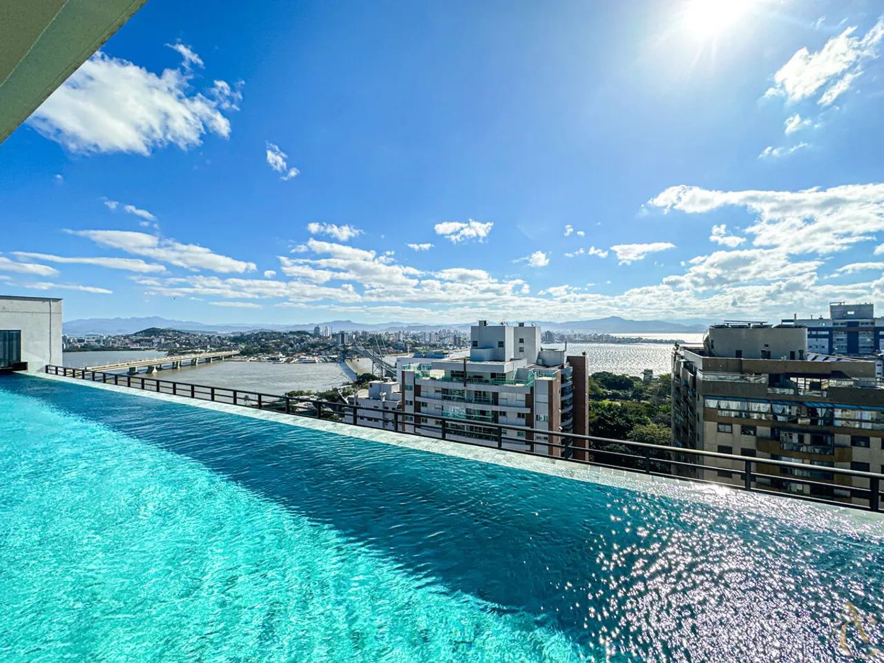 Apartamento para alugar - 1 suíte - Mobiliado - Centro | Florianópolis/SC.