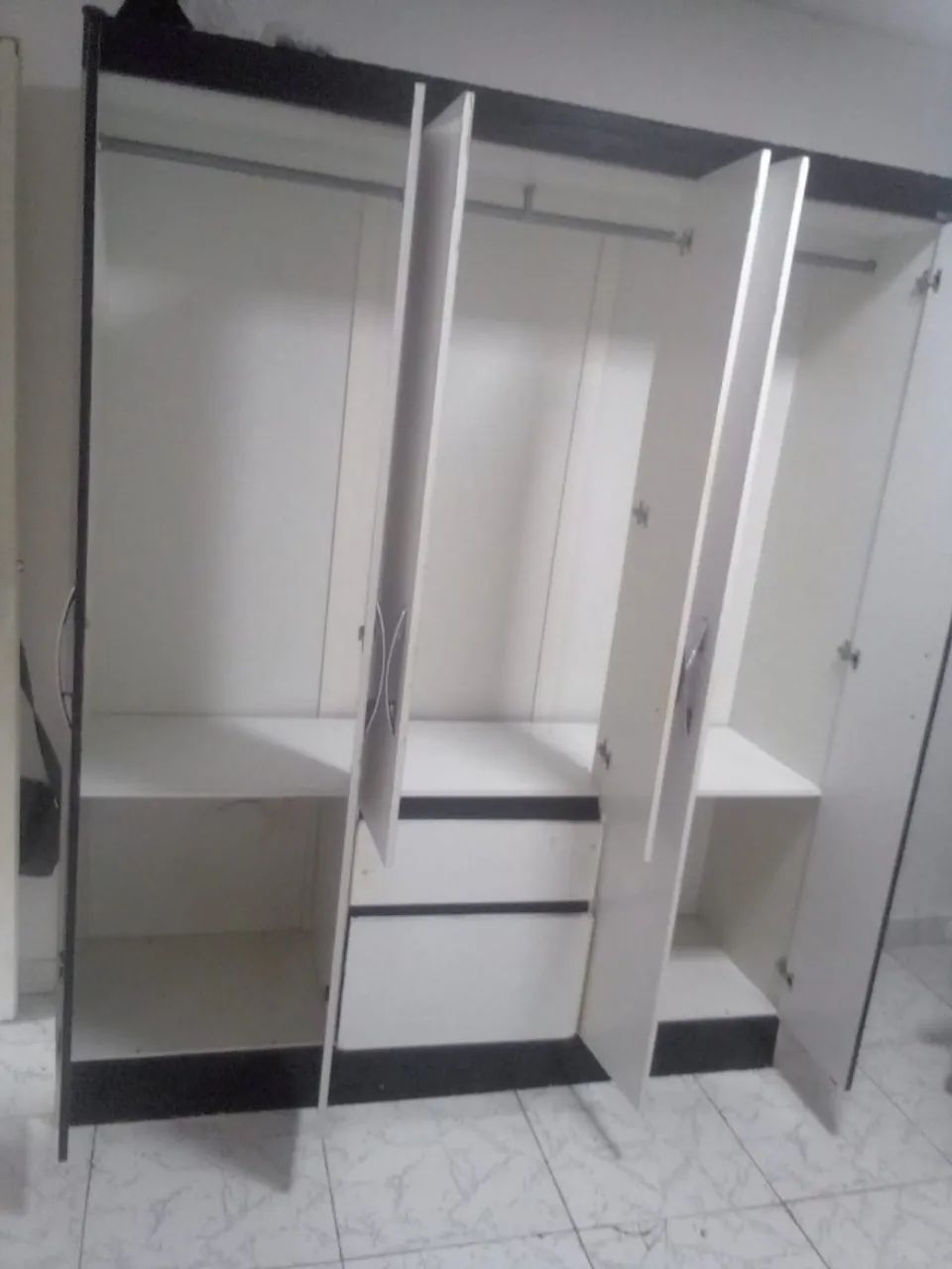 Guarda-roupa de seis portas  - Foto 2