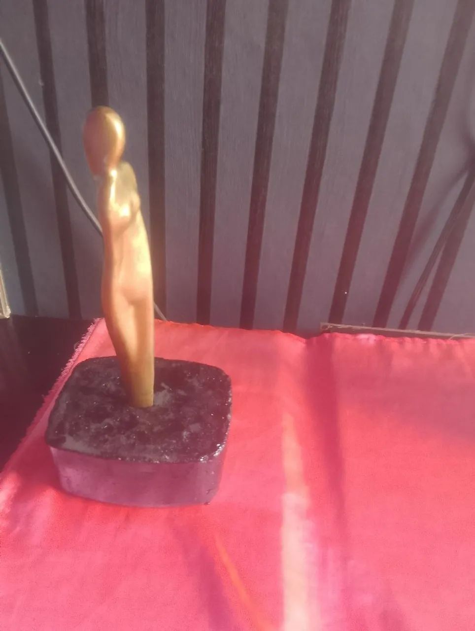 Estátua de mulher em bronze maciço  - Foto 2