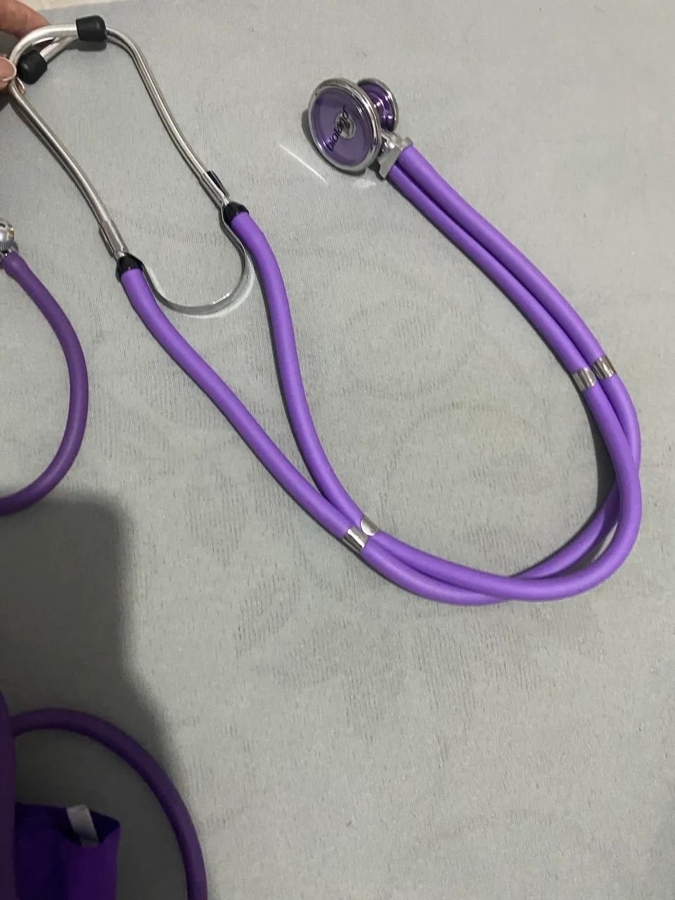 kit com estetoscópio e aparelho de pressão - Foto 3