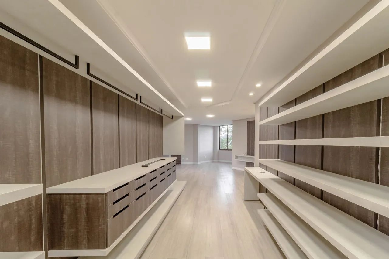 Casa em Condomínio Fechado com 04 quarto