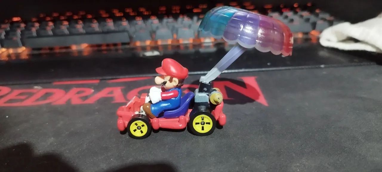 Hotwheels Mario Kart - Mario Pipe Frame - com Parachute glider - Foto 3