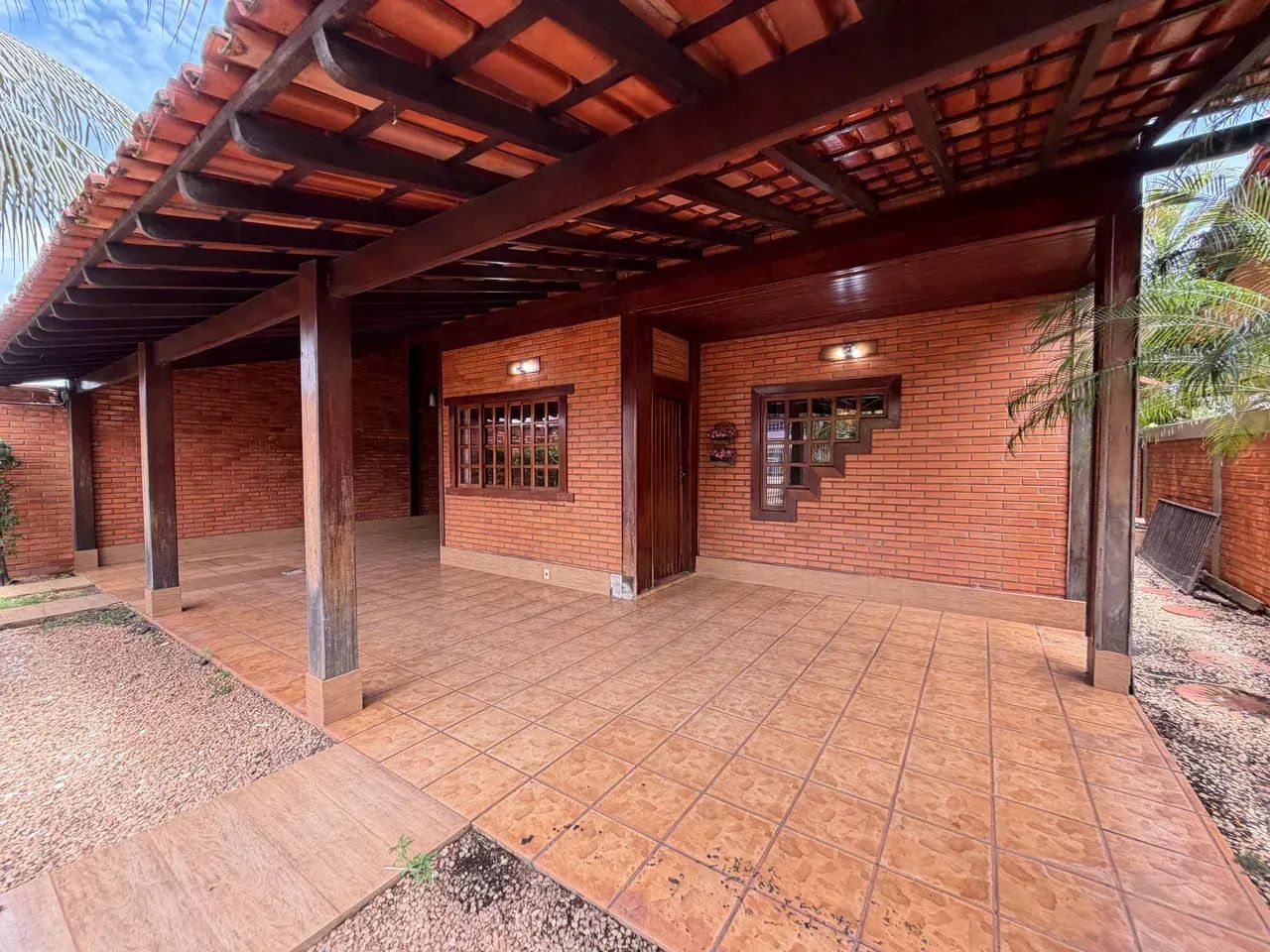 Sobrado com 4 Suítes, Piscina e Churrasqueira na 106 Sul - Foto 2