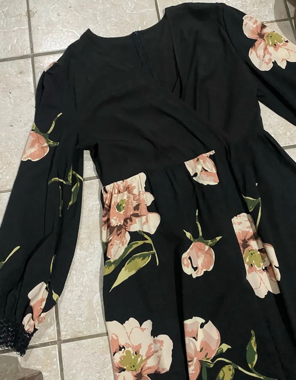 Vestido lindo clássico decote V  - Foto 3