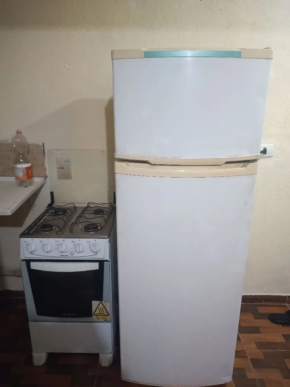 Geladeira e Fogão.