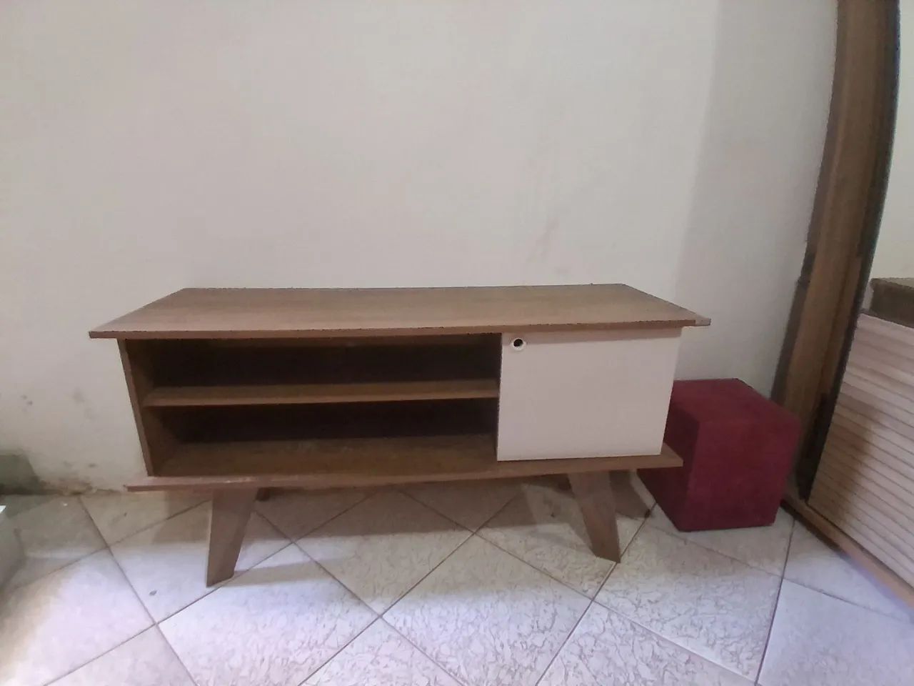 Rack em mdf marrom e bege