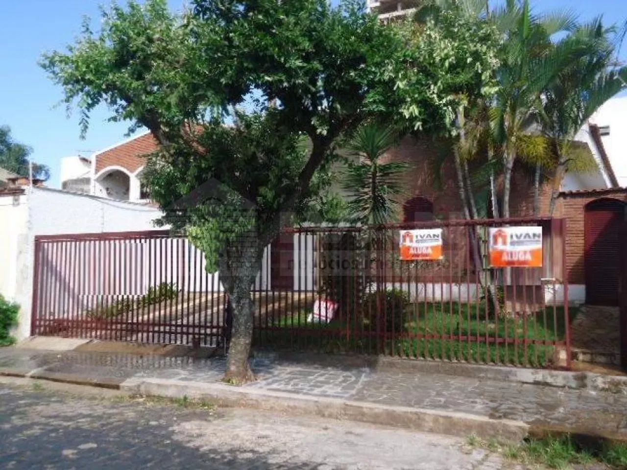 Casa comercial para locação no bairro Cazeca