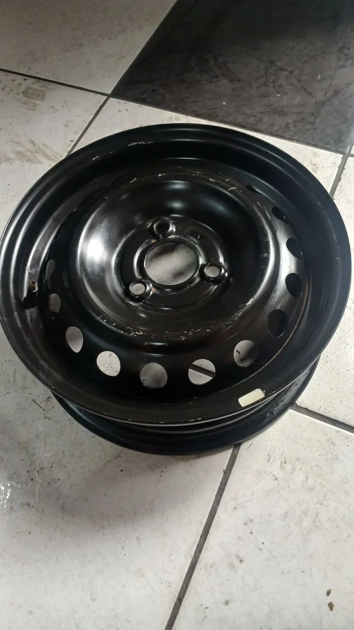 UMA RODA ORIGINAL DE FERRO RENAULT KWID ARO 14 SEM DEFEITO NENHUM  - Foto 3