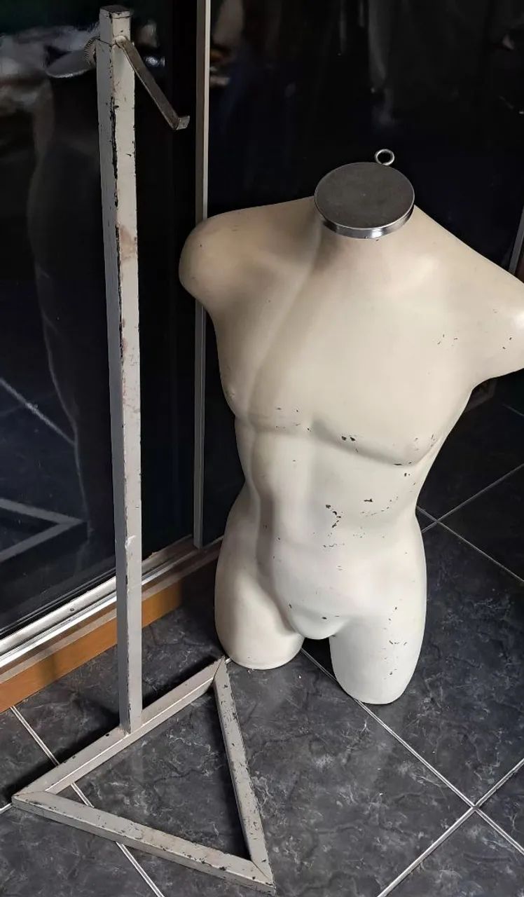 Manequim masculino em fibra de vidro  - Foto 4