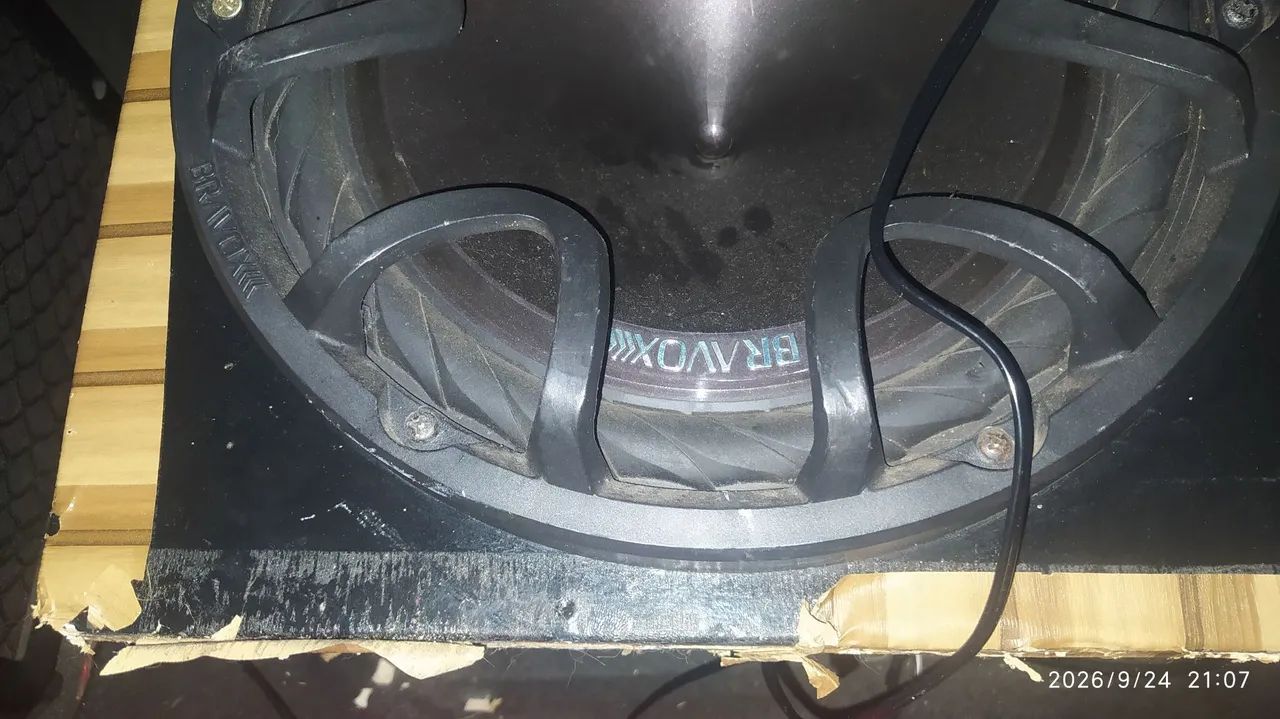 Caixa de sóm automotiva 
