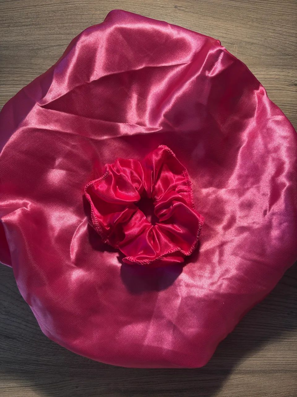 Touca de Cetim + Scrunchie | Kit para Cuidar dos Cabelos ?