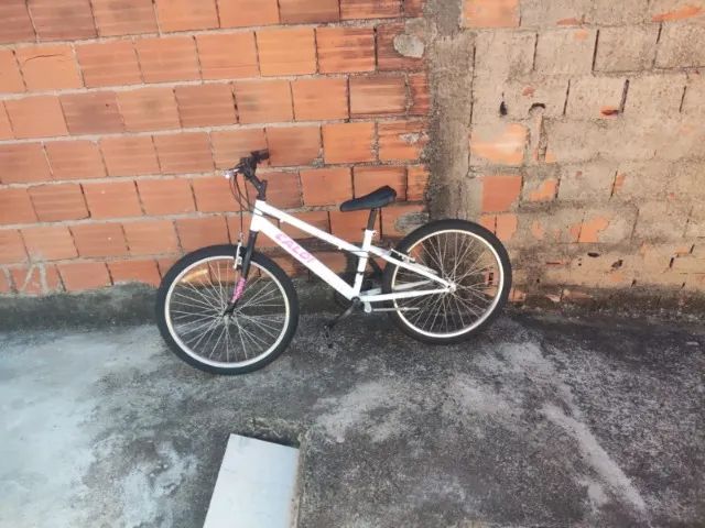 Desapego de uma bicicleta feminina de macha 