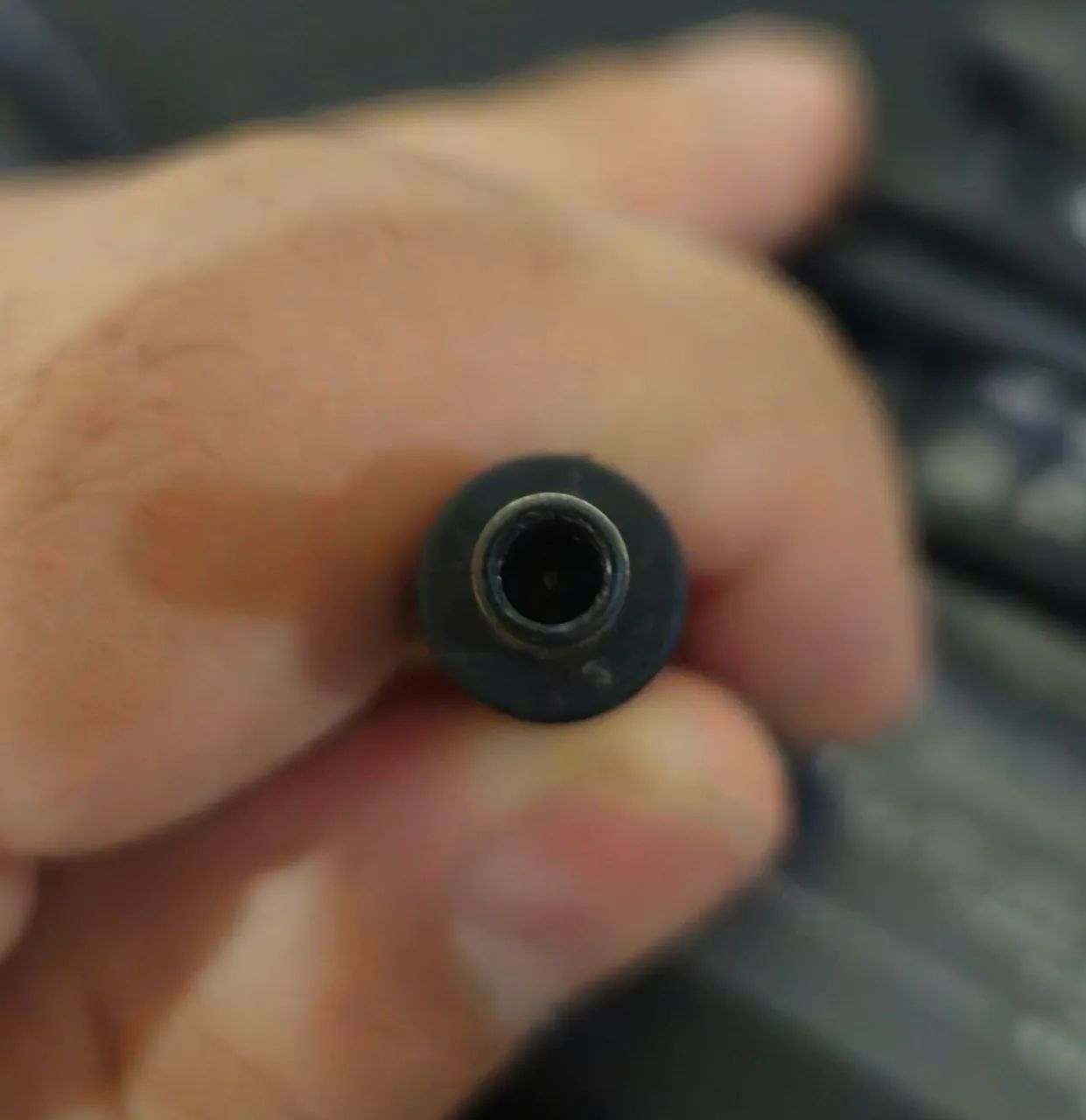 Carregador Para Dell 65w 19,5v 110-220v Plug Fino Preto - Foto 2