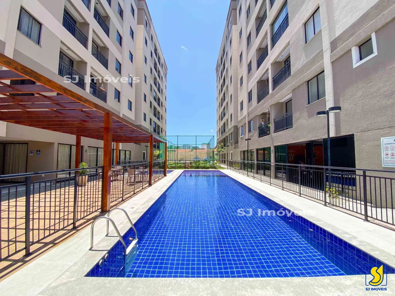 Apartamento com varanda e área de lazer completa no Passaré