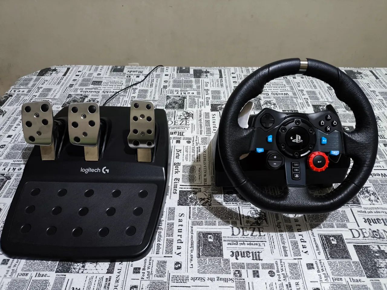 Volante Logitech G29 Driving Force (PS5 / PS4 / PC) - ótimo estado.  - Foto 3
