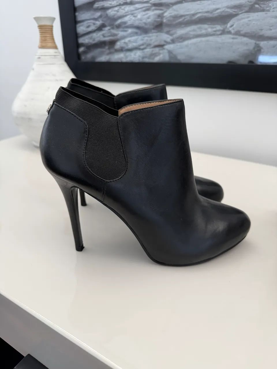 Bota Guess Original - Couro Preto - Excelente Estado - Foto 4