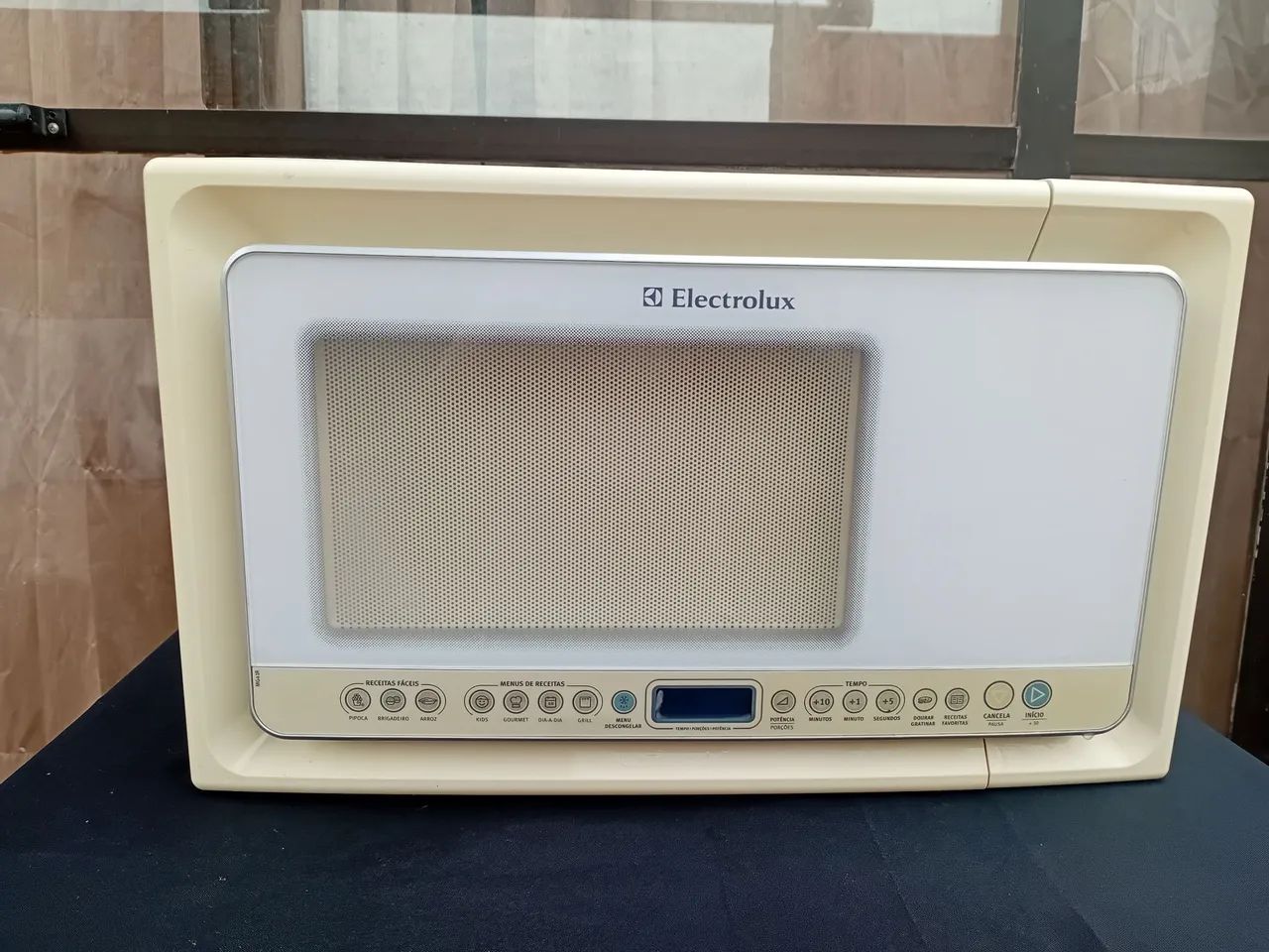 Microondas  eletrolux 31l - Foto 4