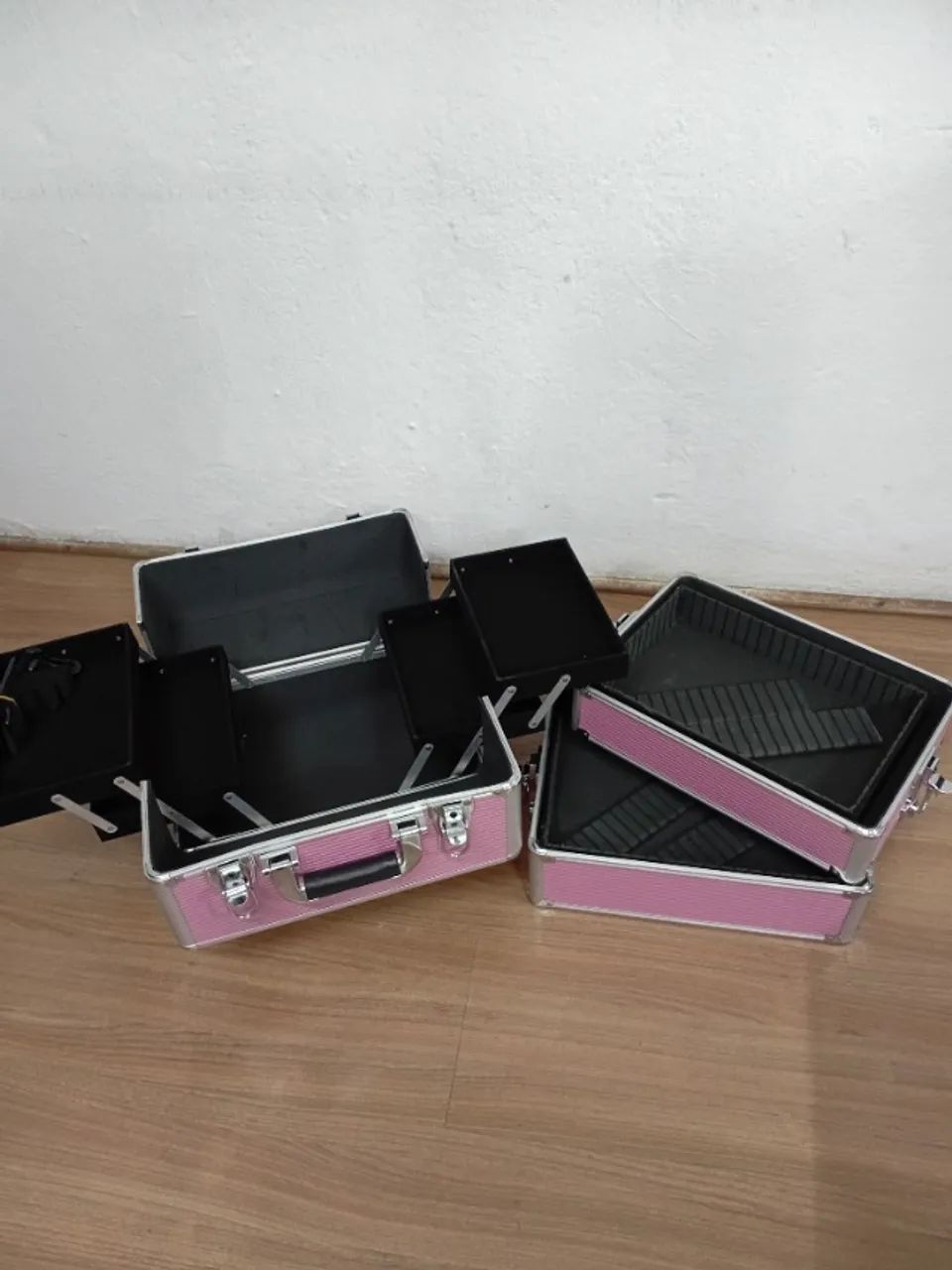 Mala de Maquiagem Alumínio Rosa - Foto 3
