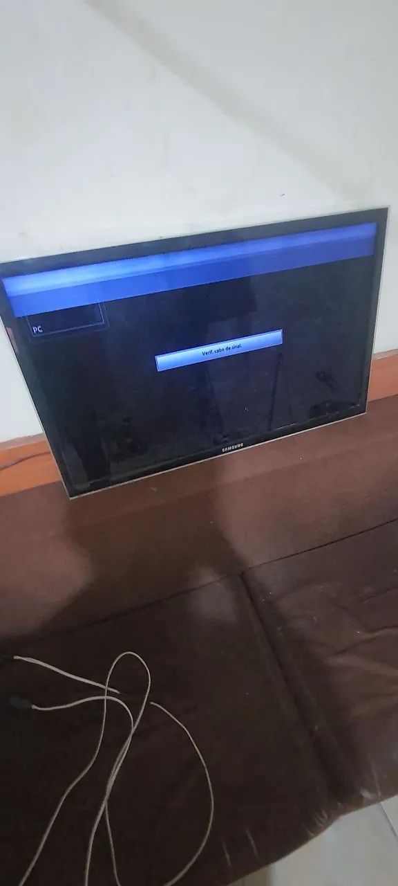 Tv Samsung 40 polegadas liga e desliga sozinha  - Foto 2