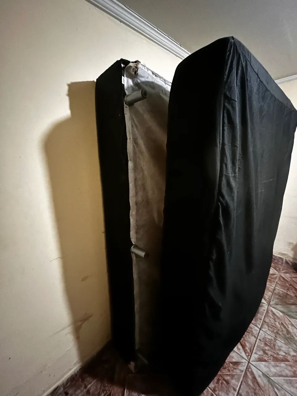Vendo conjunto base box + colchão  