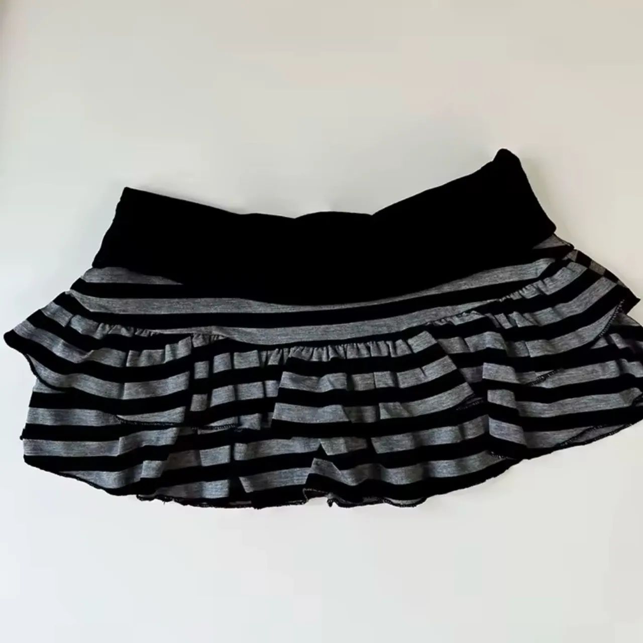 minissaia listrada preta e cinza y2k - Foto 3