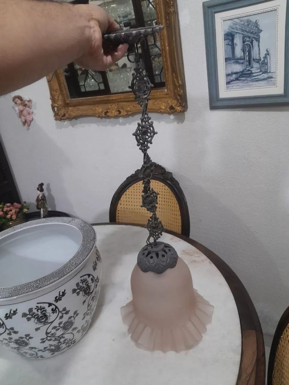 Antiga e grande luminária pendente 