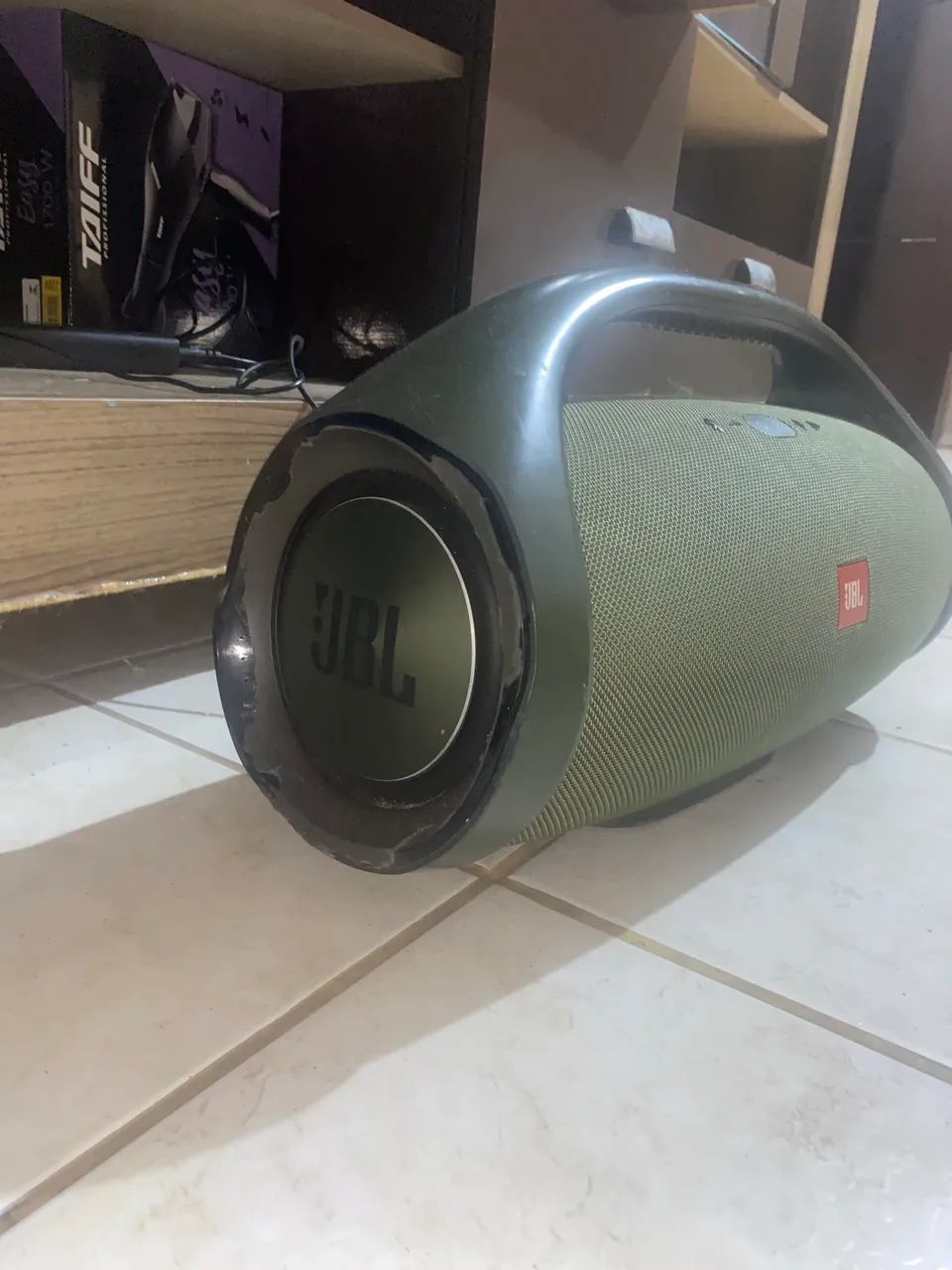 Caixa de som JBL BOMBOX