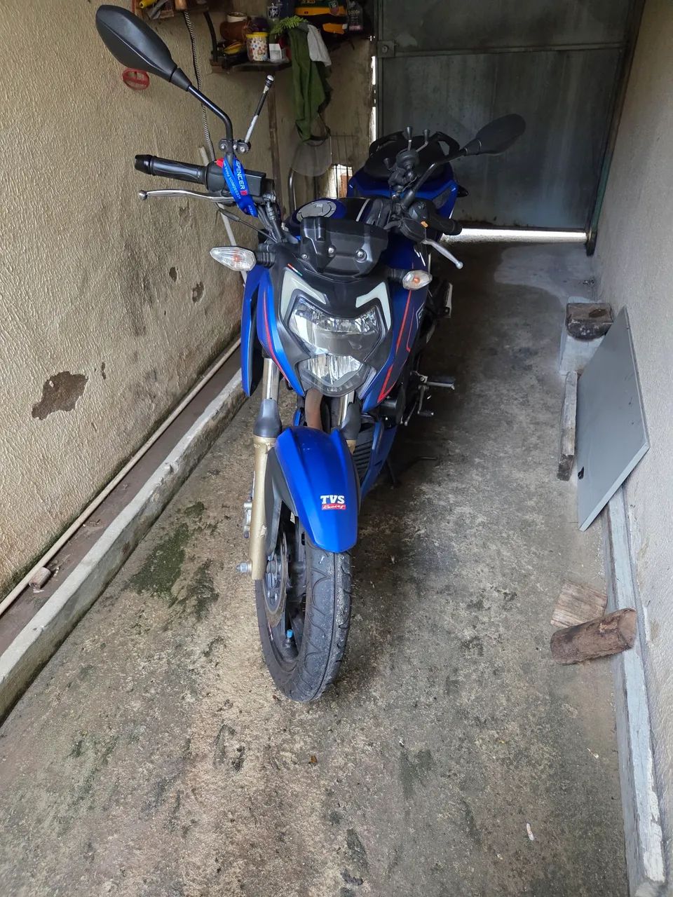 Apache RTR 200