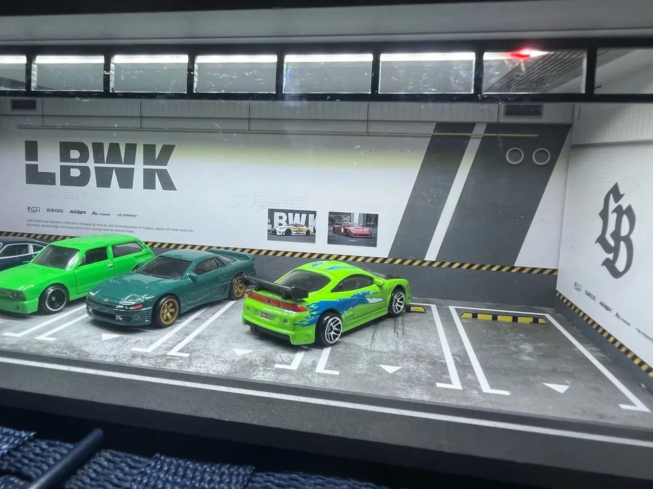 Garagem hotwheels com led e acrílico  - Foto 3