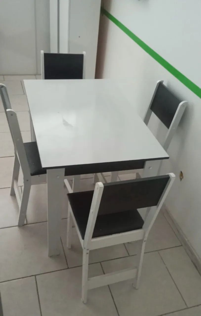 Mesa com 4 cadeiras P/ Escritório em MDF resistente - Foto 2