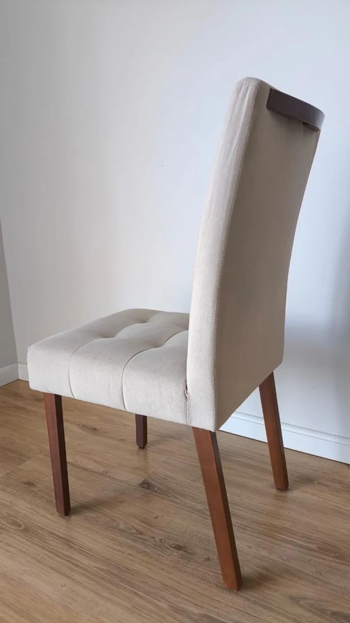 Vendo mesa de madeira com 4 cadeiras  - Foto 3
