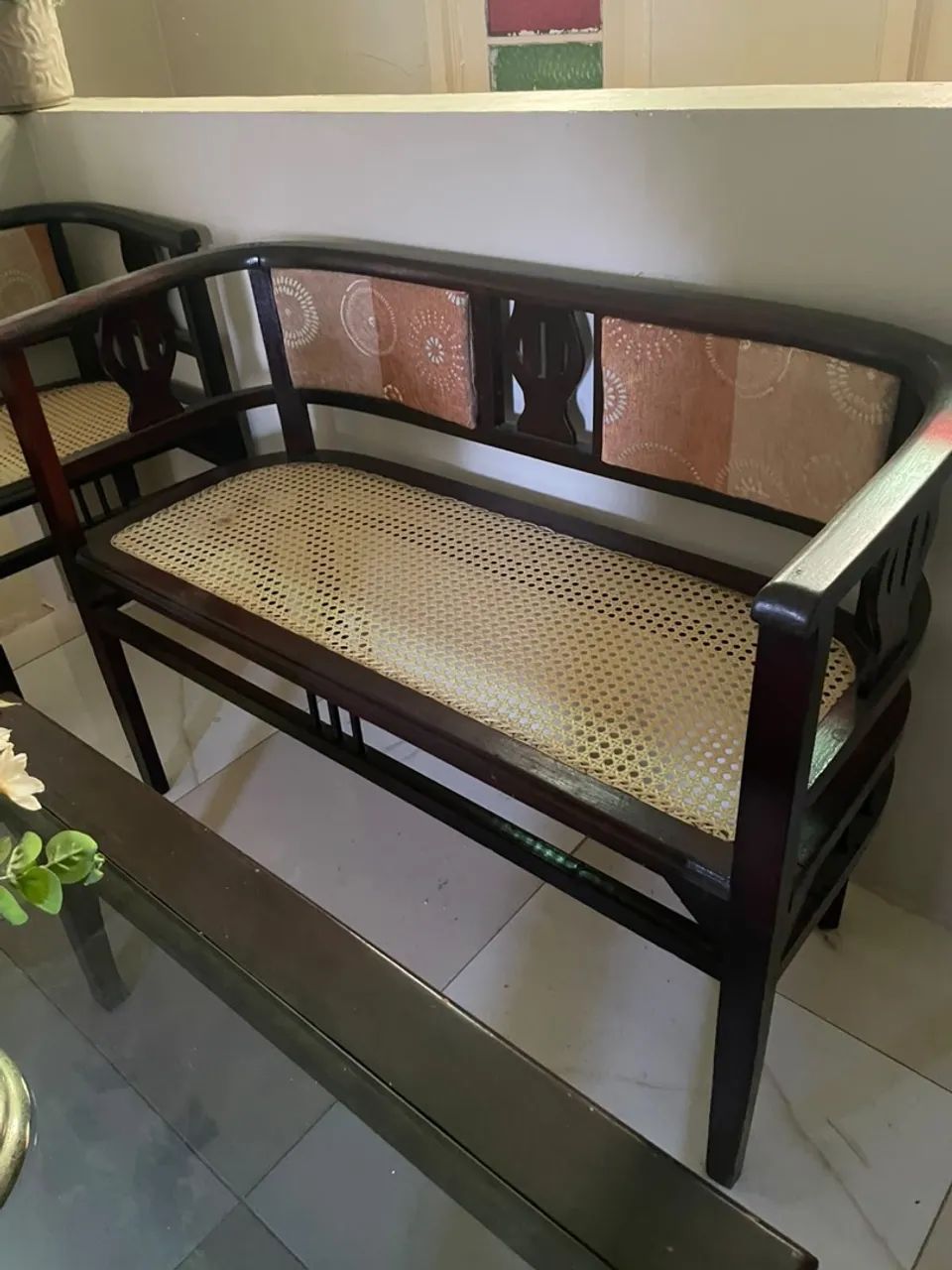 Conjunto sofá e cadeiras - móveis antigos - Foto 2