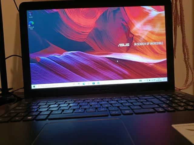 Notebook Asus intel core i5 2.4GHz, 8GB RAM, 1TB HD. Windows original.