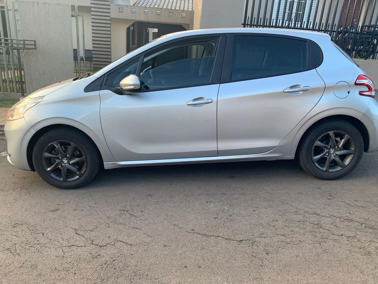 Peugeot 208 Active/active Pack 1.5 Flex 8V 5P 2014 - Foto 2