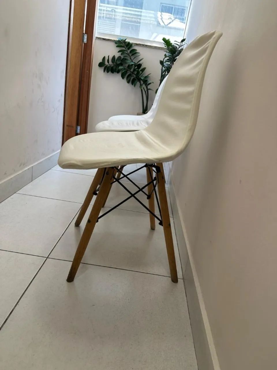 3 Cadeiras EAMES com capas - Foto 3