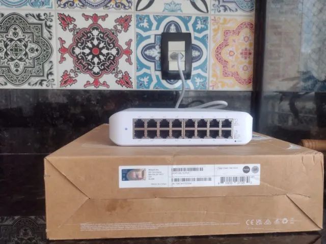 Switch Ubiquiti UniFi Lite 16 Poe BR - Foto 6