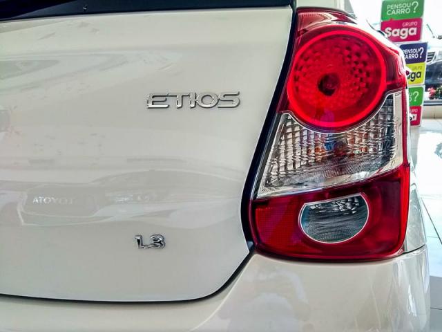 TOYOTA ETIOS HATCH X 13L AT 19/20 - Foto 12