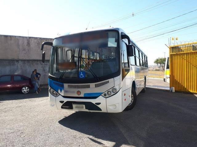 Ônibus á venda